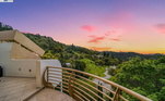 Um dos destaques da mansão, que fica na região de Berkeley Hills, na Califórnia, é a vista das colinas de Claremont