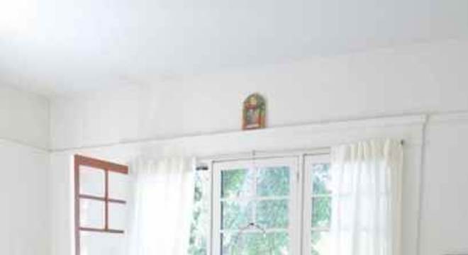 Mantenha a janela para quarto aberta durante o dia para ventilar o ambiente