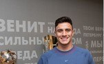 Também, em contrapartida, o Corinthians cedeu 40% dos direitos de Mantuan ao Zenit, emprestou o meia-atacante por uma temporada e acertou a venda de mais 40% dos direitos do atleta por 2 milhões de euros (cerca de R$ 10 milhões, na conversão de valores)