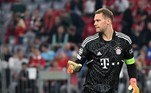 Mais um que tem presença incontestável no ranking, Manuel Neuer já conquistou praticamente todos os títulos possíveis e fez uma verdadeira revolução embaixo das traves por sua habilidade de jogar com os pés, mas isso é o suficiente para cravar que ele é o melhor goleiro da história, à frente de Lev Yashin, Gianluigi Buffon e Gordon Banks?