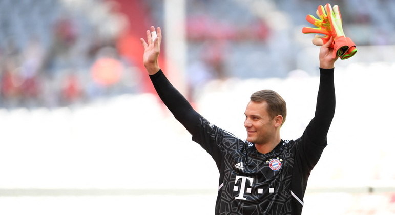 Ein Taxifahrer hat die verlorene Brieftasche von Manuel Neuer zurückgegeben, aber die Belohnung gefällt ihm nicht: „Streich“ – Prisma