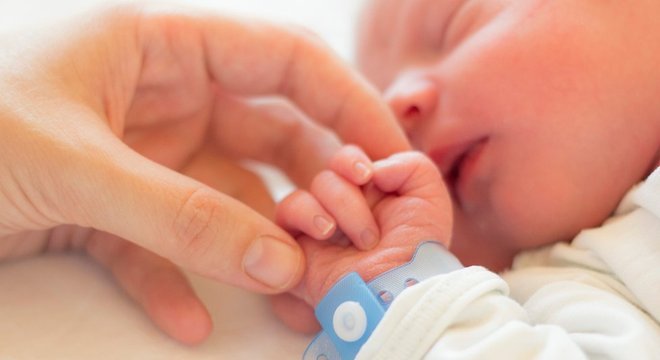 Quando o Spinraza é administrado a bebês com poucos dias ou poucas semanas, previne o aparecimento da doença, observa Krainer. Muitos familiares pedem a seus governos a triagem neonatal para AME, um teste para detectar a doença em bebês recém-nascidos