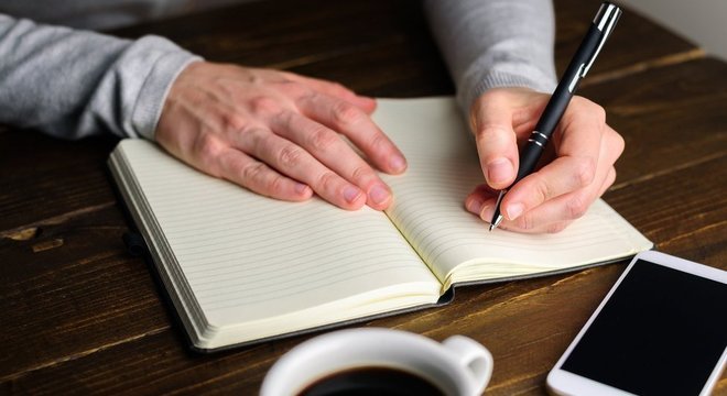 Pesquisadores da Universidade de Oxford dizem que canhotos podem ter melhores habilidades verbais