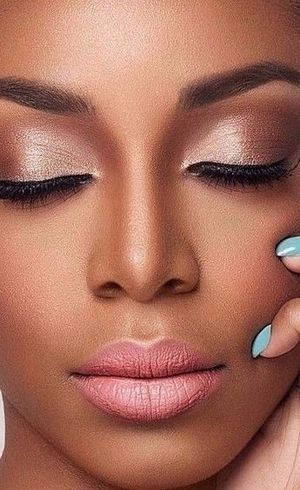 Toda make começa com a limpeza da pele