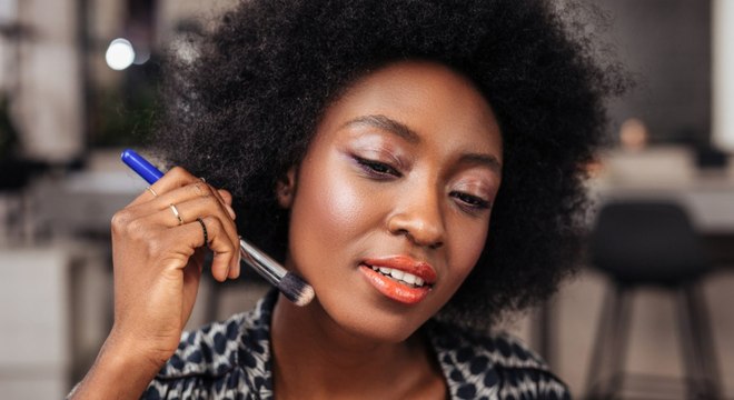 Maquiagens para pele negra- Dicas, truques, passo a passo + inspirações