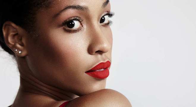 Maquiagens para pele negra- Dicas, truques, passo a passo + inspirações
