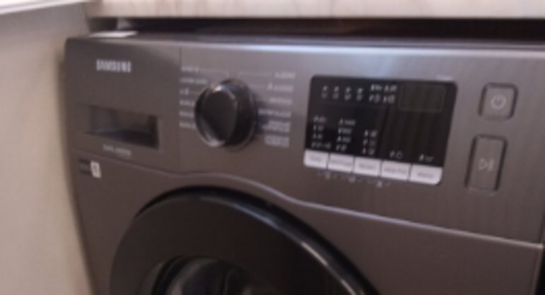 No lote 4, uma máquina de lavar roupas, da Samsung, será adquirida por pelo menos R$ 150