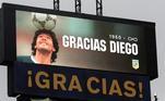 Em Nápoles, onde Maradona é considerado o maior jogador da história do time local, as homenagens também aconteceram. No primeiro jogo do Napoli após a morte do ídolo, ele foi bastante lembrado. O estádio San Paolo até mesmo mudou de nome, agora se chamando Diego Armando Maradona