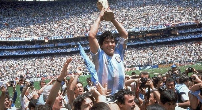 Maradona conduziu a Argentina ao título mundial de 1986 no México