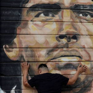 Profissionais de saúde que trabalharam com Maradona são investigados