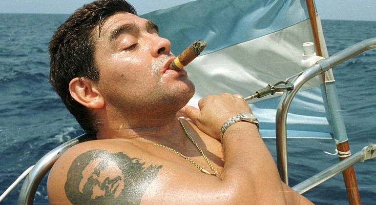 Maradona foi internado em clínica de reabilitação em Cuba 