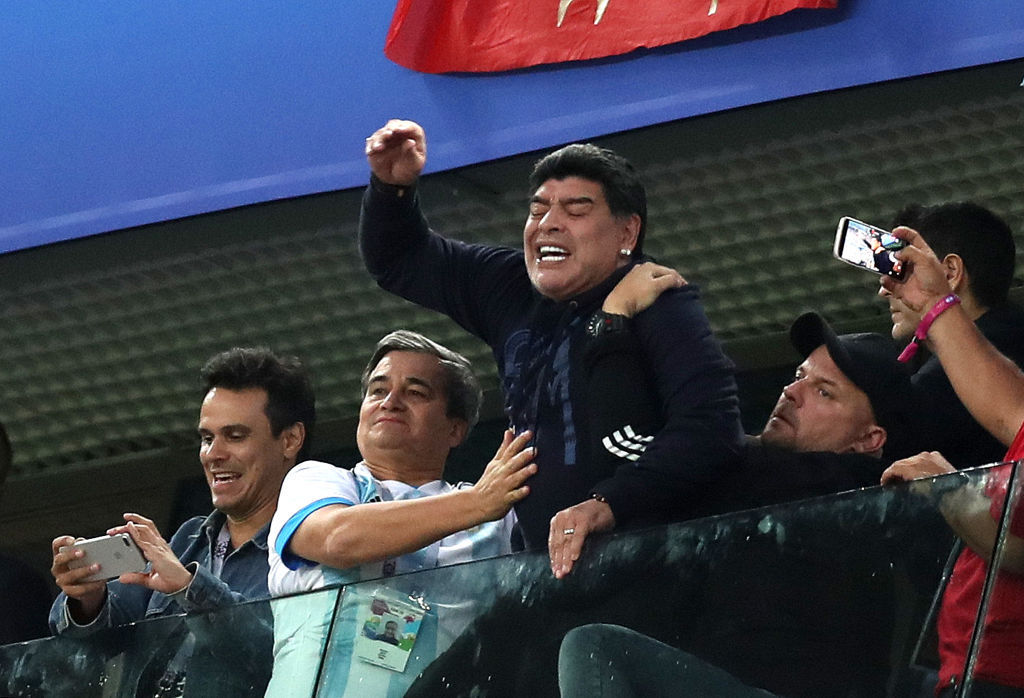 Maradona passa mal após classificação da Argentina na Copa do