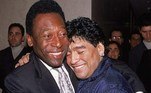 Pelé, que dispensa apresentações, também homenageou o ex-jogador argentino. Em suas redes sociais, o brasileiro publicou: 'Um ano sem Diego. Amigos para sempre'
