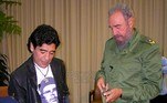 A carta de Fidel Castro foi fruto da amizade que Maradona cultivou com o líder revolucionário durante sua temporada em Cuba para superar o pior momento da dependência química, que o deixou duas vezes à beira da morte na primeira década deste século