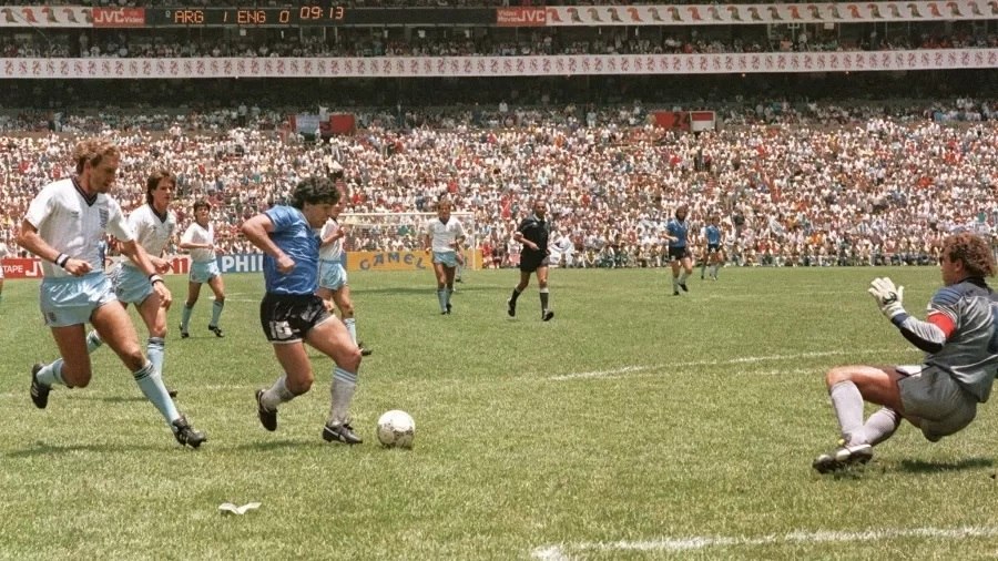 O ex-jogador do Nottingham Forest e do Aston Villa resolveu doar anos mais tarde a camisa da seleo da Argentina ao Museu Nacional do Futebol em Manchester, na Inglaterra, para ficar em exibio