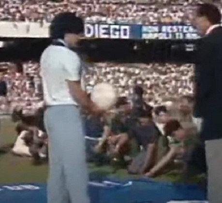 Maradona teve uma vida cinematográfica. Dramas, confusões e muitas glórias no futebol. E o Flipar, nesta galeria, mostra um pouco dessa história