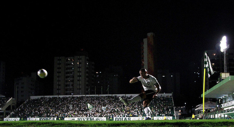Marçal em ação na vitória do Botafogo sobre o Goiás