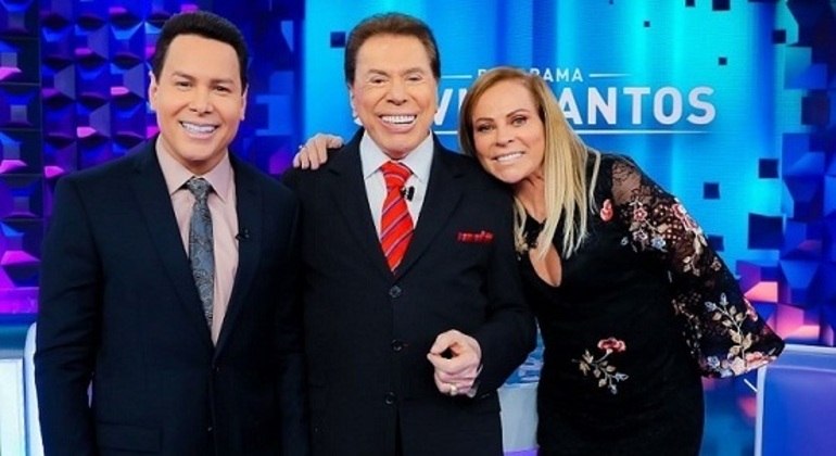 Silvio Santos, ao lado de Marcão do Povo e Christina Rocha, no programa do último domingo