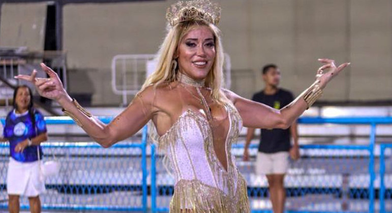 Marcela Porto, a Mulher Abacaxi, em ensaio para o Carnaval de 2023