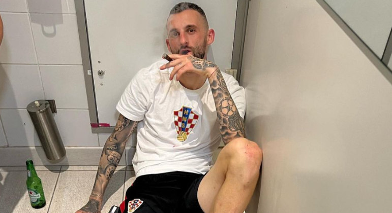 Marcelo Brozovic, da Croácia, gosta de cigarro e cerveja