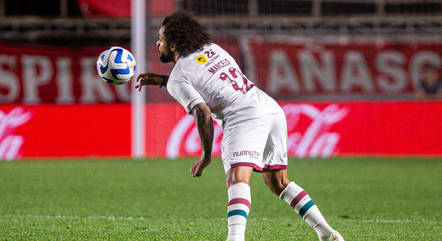 Marcelo em ação contra o Argentinos Juniors