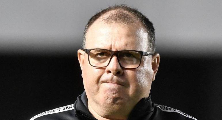 Marcelo Fernandes. Se ganhar os próximos jogos, fica. Se não, a meta é buscar Mano Menezes