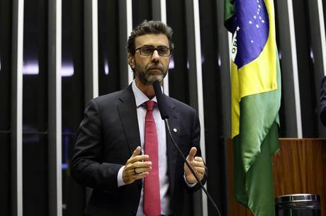 Freixo diz que oposição ficará até final da votação