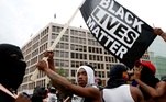 Manifestantes do movimento Black Lives Matter participam de marcha em Washington no primeiro ano de Charlottesville