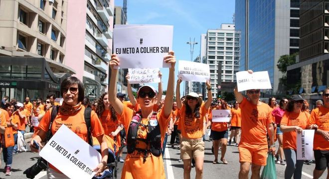 Mulheres protestam em SP contra crimes como estupro e violência doméstica 