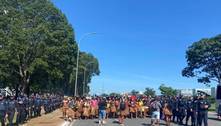 Indígenas marcham em Brasília contra avanço do garimpo na reserva yanomami