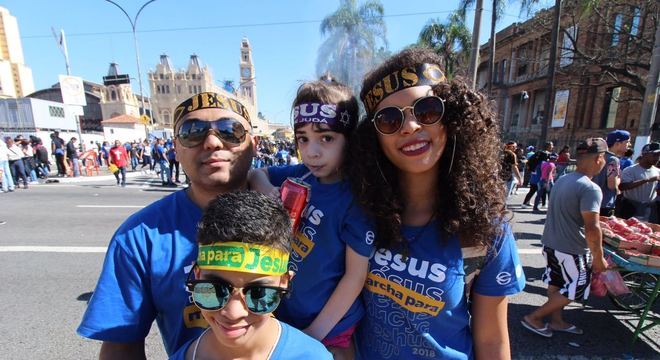 Francisco pagou R$ 5 no litro da gasolina para levar a família para a marcha