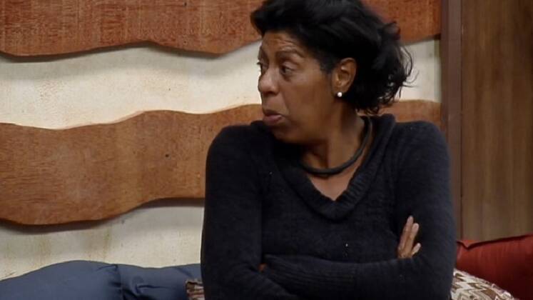 Mas isso não impediu que as críticas continuassem. Em conversa
com Jaque e Simioni, Márcia disse que considera o amigo um 