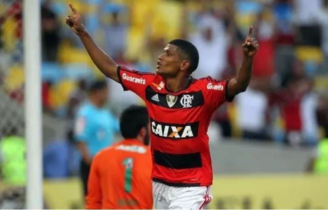Márcio Araújo - Campeonato Carioca 2014 - O meia marcou um gol nos acréscimos da final contra o Vasco no Maracanã e garantiu o empate por 1 a 1. Com o resultado, o Flamengo conquistou o Carioca de 2014.