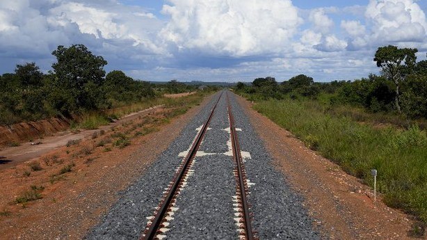 Por que o Brasil tem poucas ferrovias?
