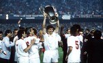 Na Itália, Van Basten foi tricampeão italiano (1988, 1992 e 1993) e bicampeão da Liga dos Campeões, em 1989 e 1990 
