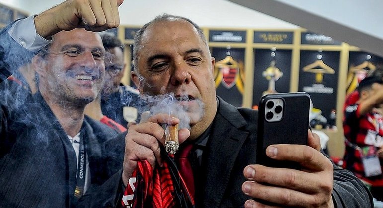 O vice Marcos Braz, que cantou 'Real Madrid pode esperar'. Constrangido na volta do Flamengo do Mundial