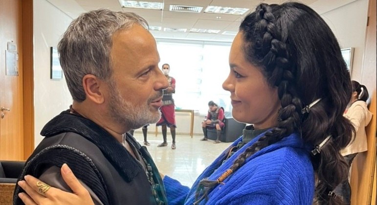 Breda se reencontrou com a parceira de cena Hylka Maria no retorno à série Reis