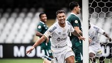 Com pênalti polêmico nos acréscimos, Santos vence Goiás e encerra jejum de 12 jogos   