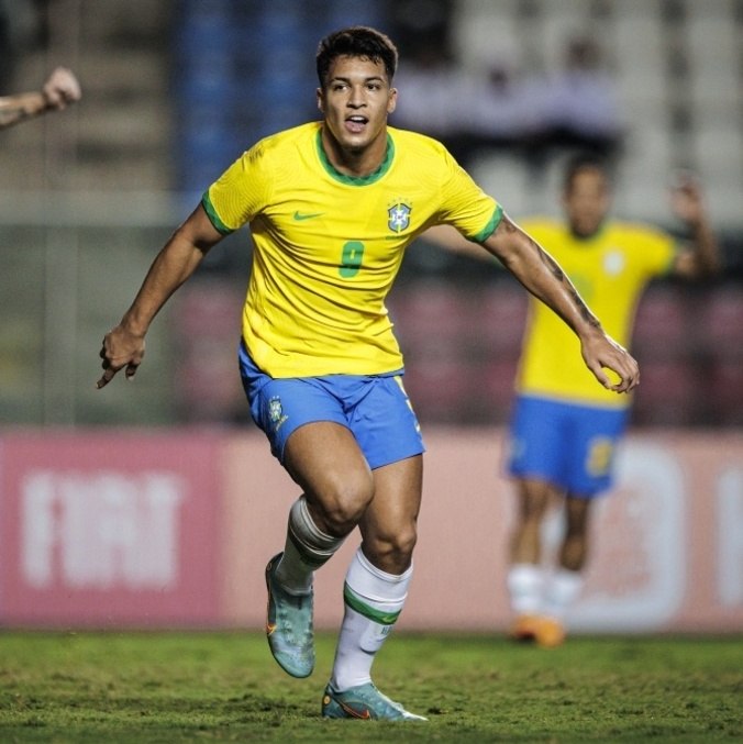 Marcos Leonardo, que marcou quatro gols no Uruguai, volta a atuar pelo Santos