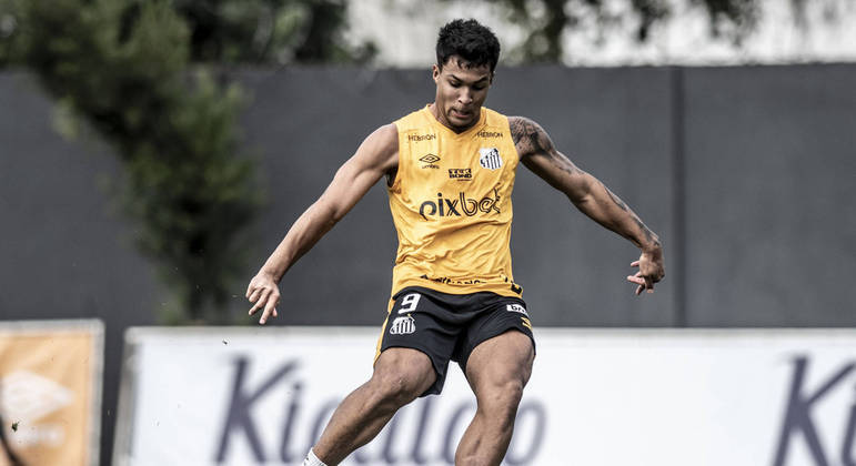 Marcos Leonardo foi autor do gol da vitória santista no encontro mais recente entre os times