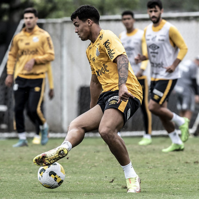 Marcos Leonardo no último treino, na manhã deste domingo (4), no CT Rei Pelé