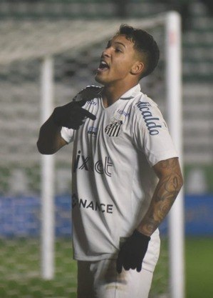 Marcos Leonardo entrou e resolveu: 2 a 1 para o Santos 