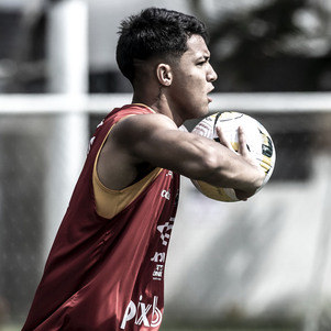 Marcos Leonardo em treino 