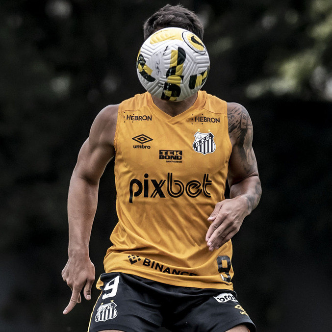 Marcos Leonardo em treino: pronto para voltar a marcar gols em setembro