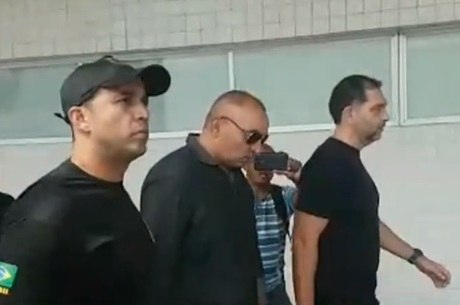 Lips (de óculos) foi preso no aeroporto do Galeão
