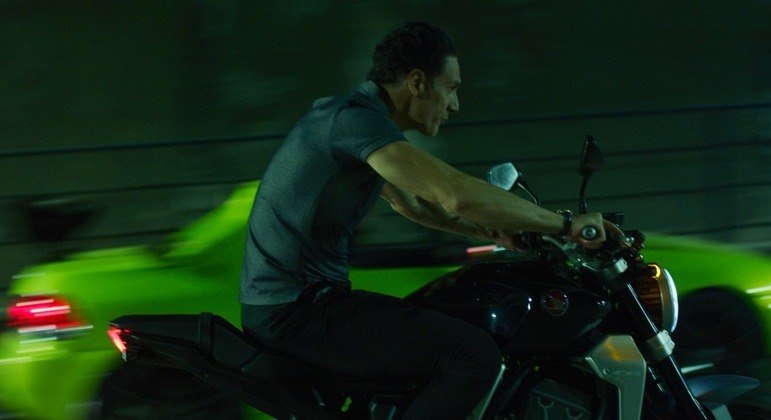 Marcos Pasquim em ação no filme Tração
