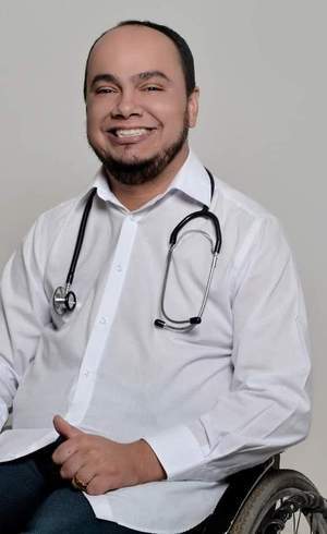 Marcos Vinícius Nunes da Silva tem tetraplegia parcial desde que sofreu acidente de carro quando era estudante de Medicina