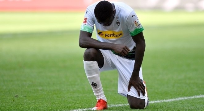 Thuram e Plea brilham em goleada do Moenchengladbach no Alemão