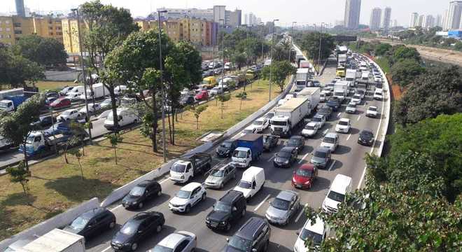 Marginal Tietê parada por causa da greve dos caminhoneiros