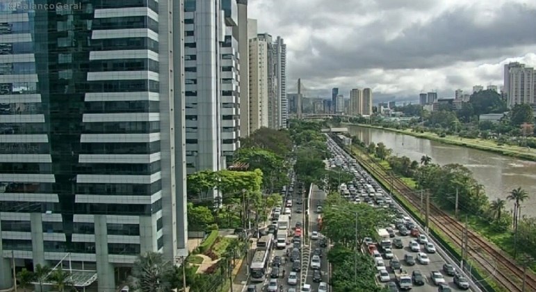 São Paulo tem trânsito acima da média em dia de jogo do Brasil ...